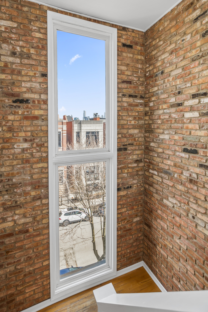 852 N Paulina Street Unit: 3