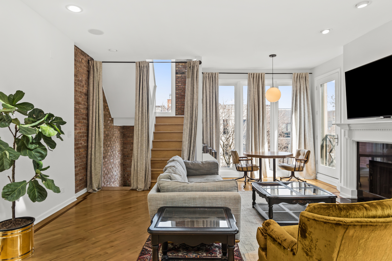 852 N Paulina Street Unit: 3