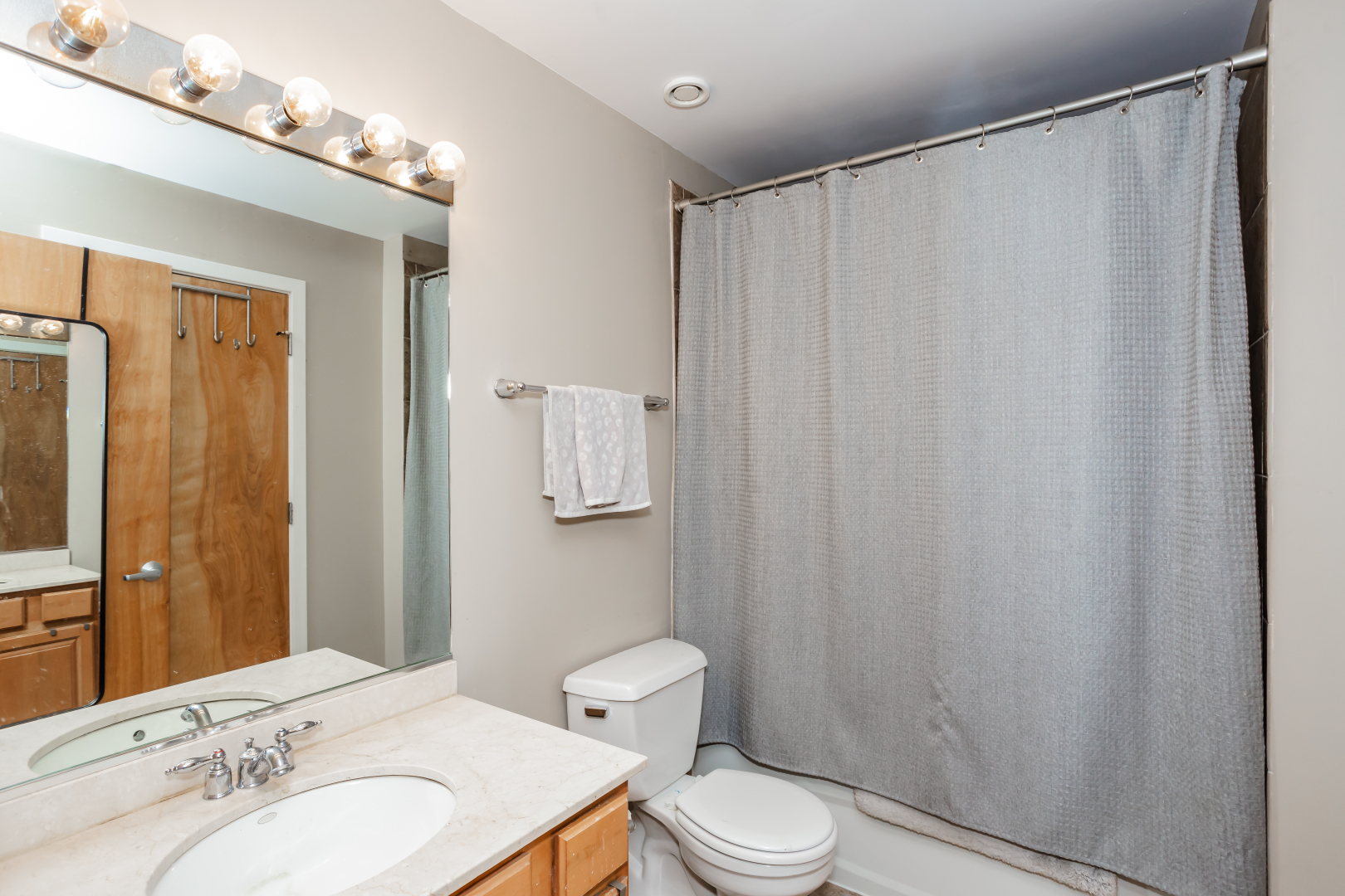 1645 W Ogden Avenue Unit: 709