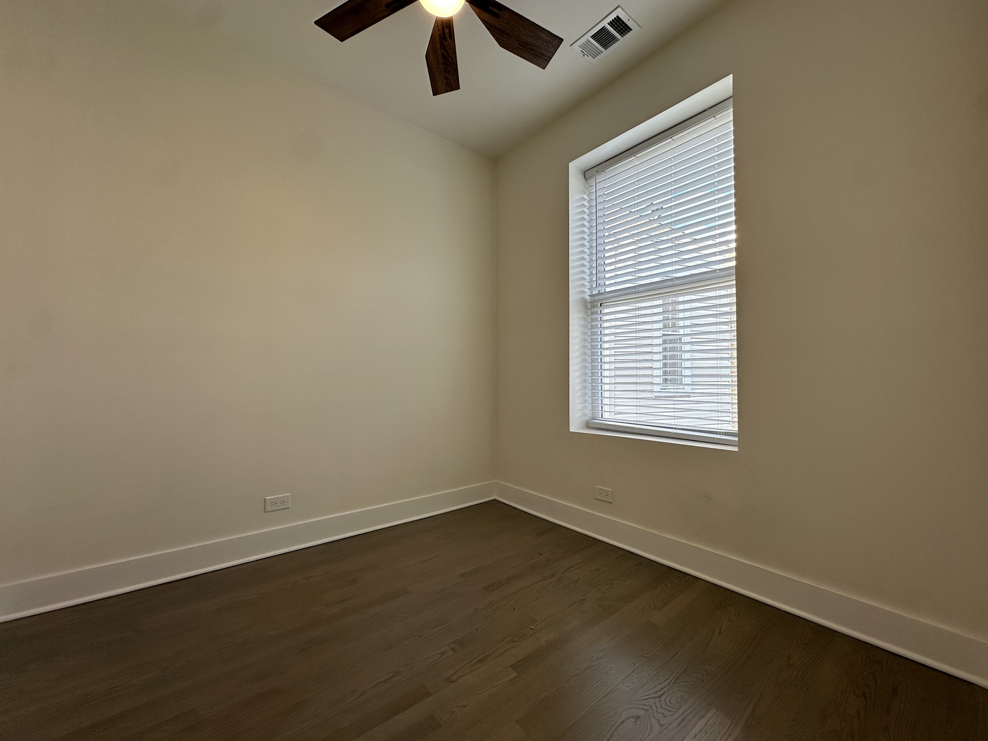 2630 N Fairfield Avenue Unit: 2R