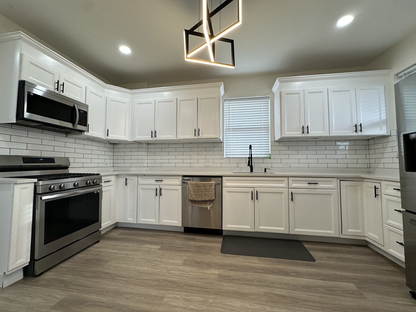 2630 N Fairfield Avenue Unit: 2R