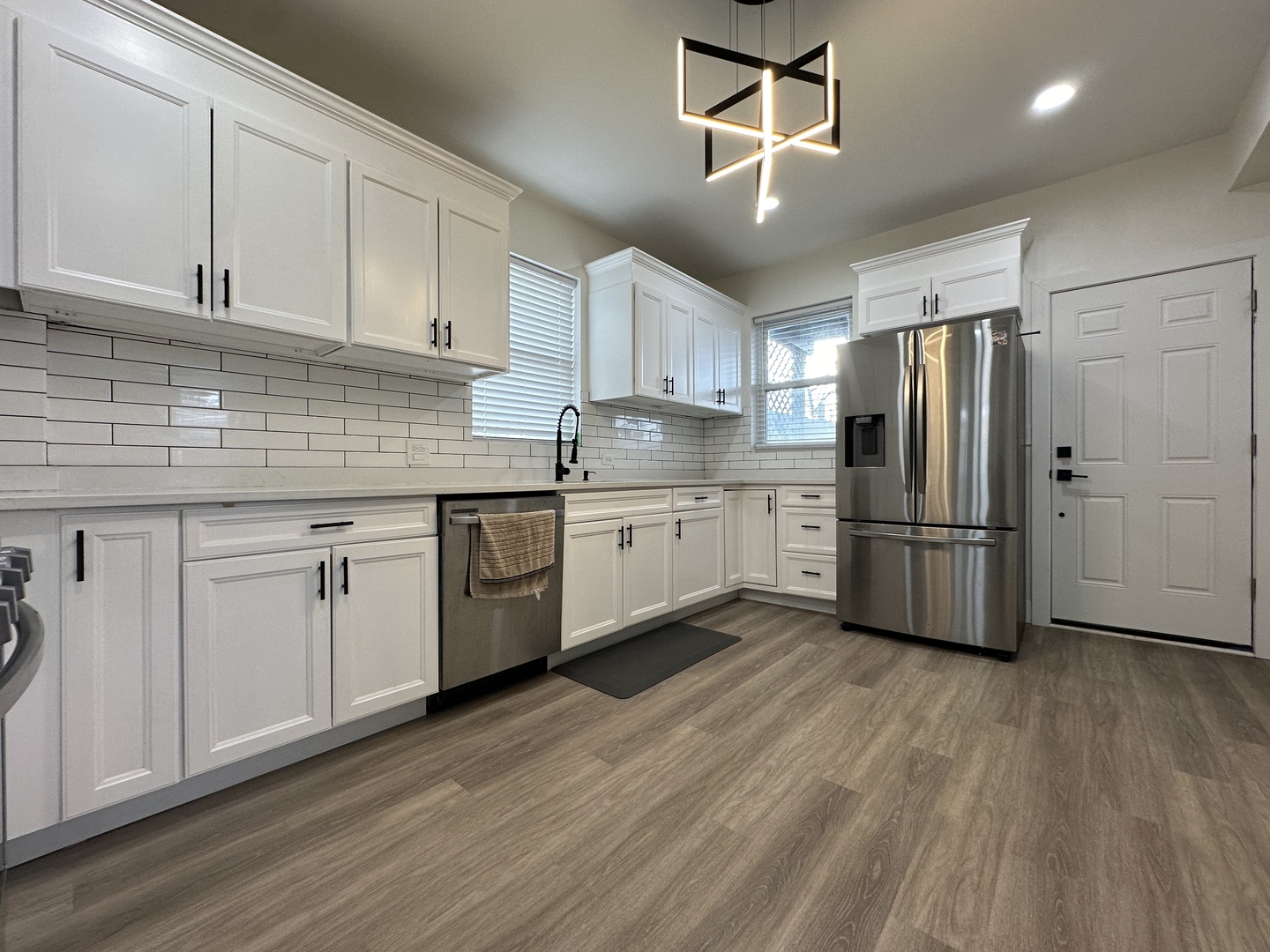 2630 N Fairfield Avenue Unit: 2R