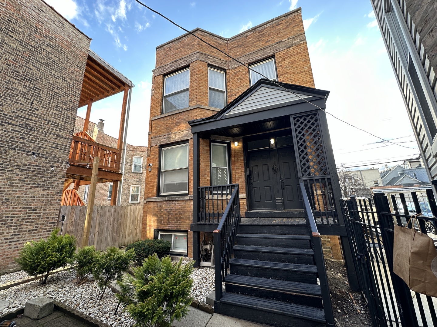 2630 N Fairfield Avenue Unit: 2R