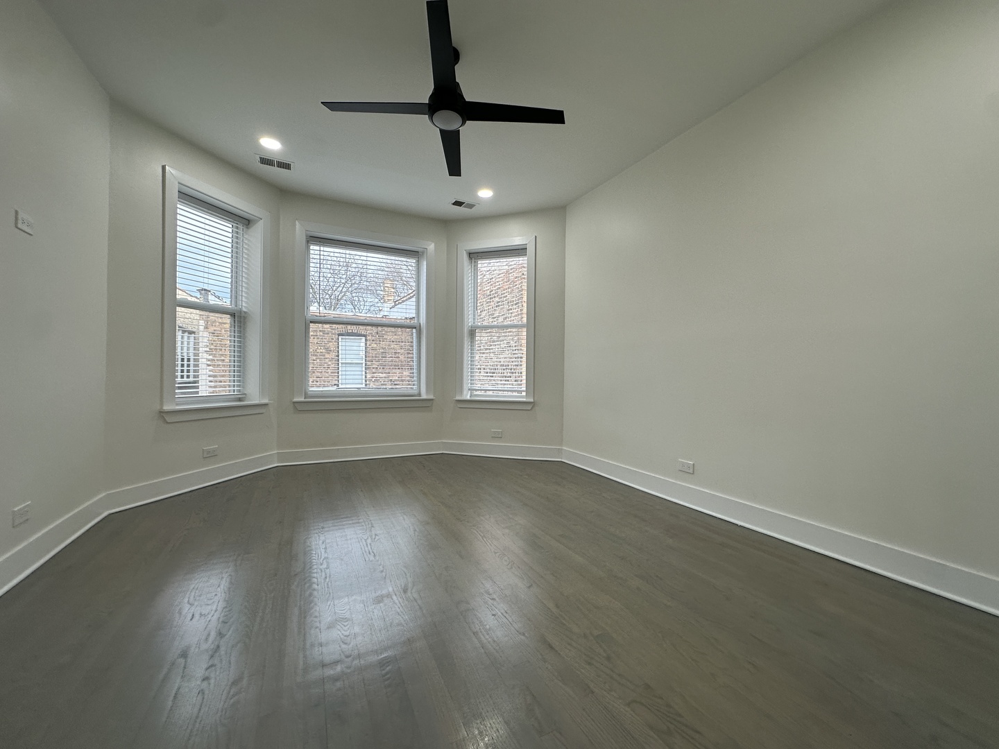 2630 N Fairfield Avenue Unit: 2R