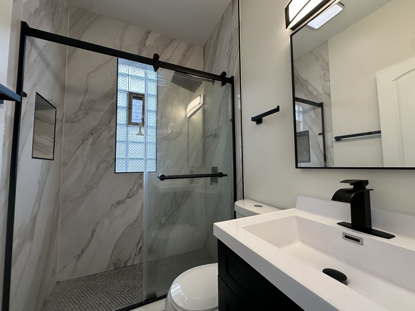 2630 N Fairfield Avenue Unit: 2R