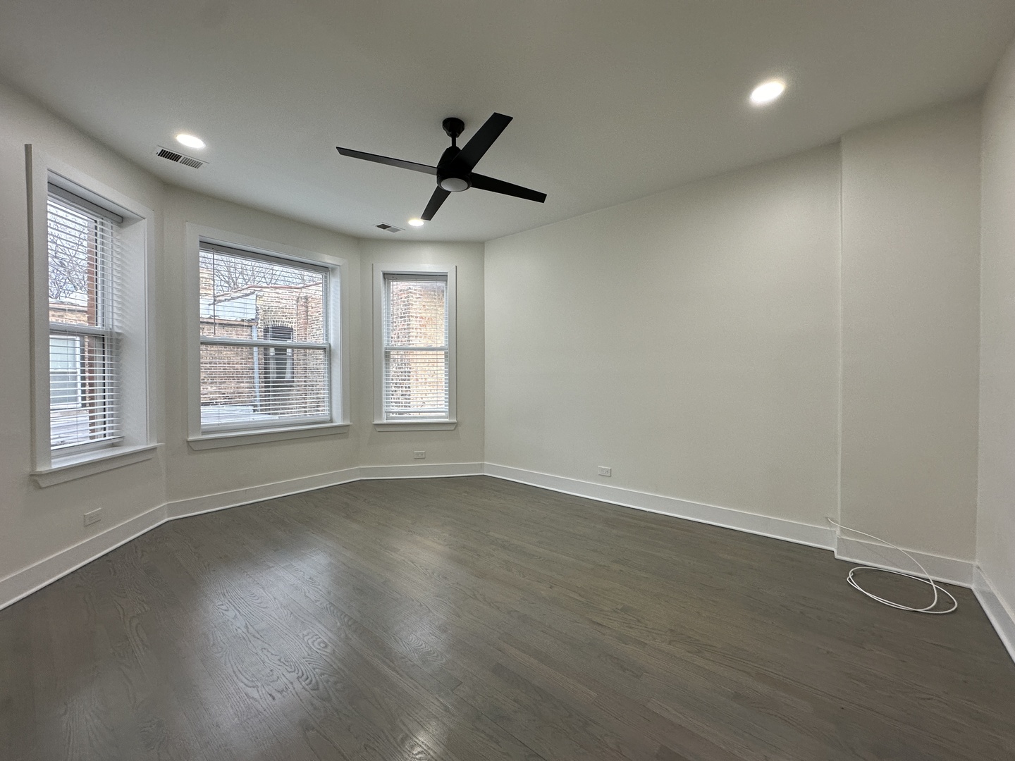 2630 N Fairfield Avenue Unit: 2R