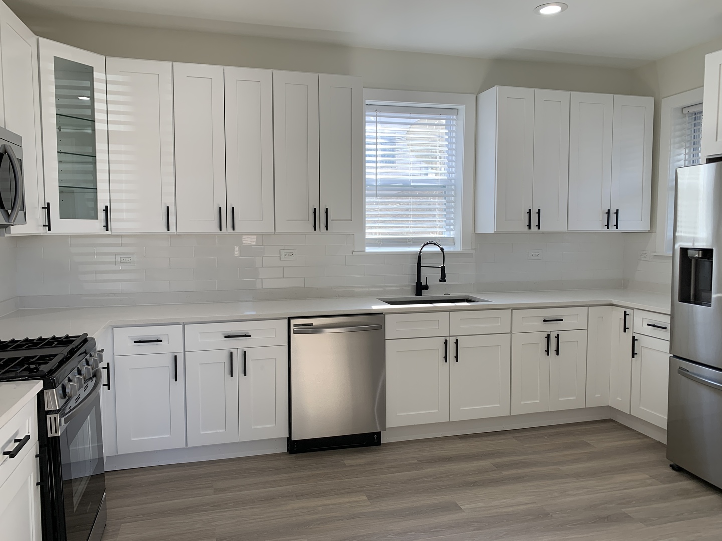 2630 N Fairfield Avenue Unit: 1R