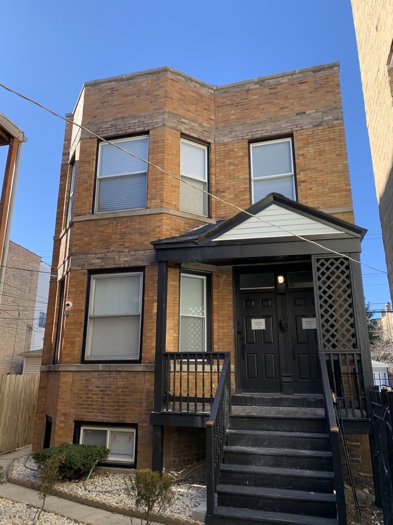 2630 N Fairfield Avenue Unit: 1R