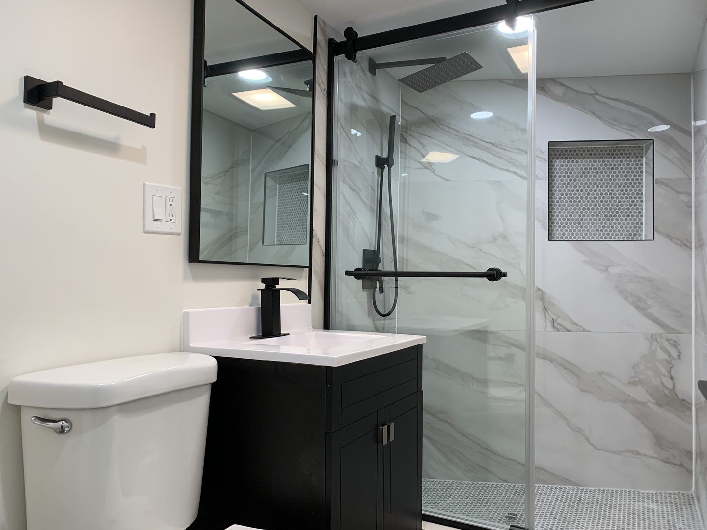 2630 N Fairfield Avenue Unit: 1R