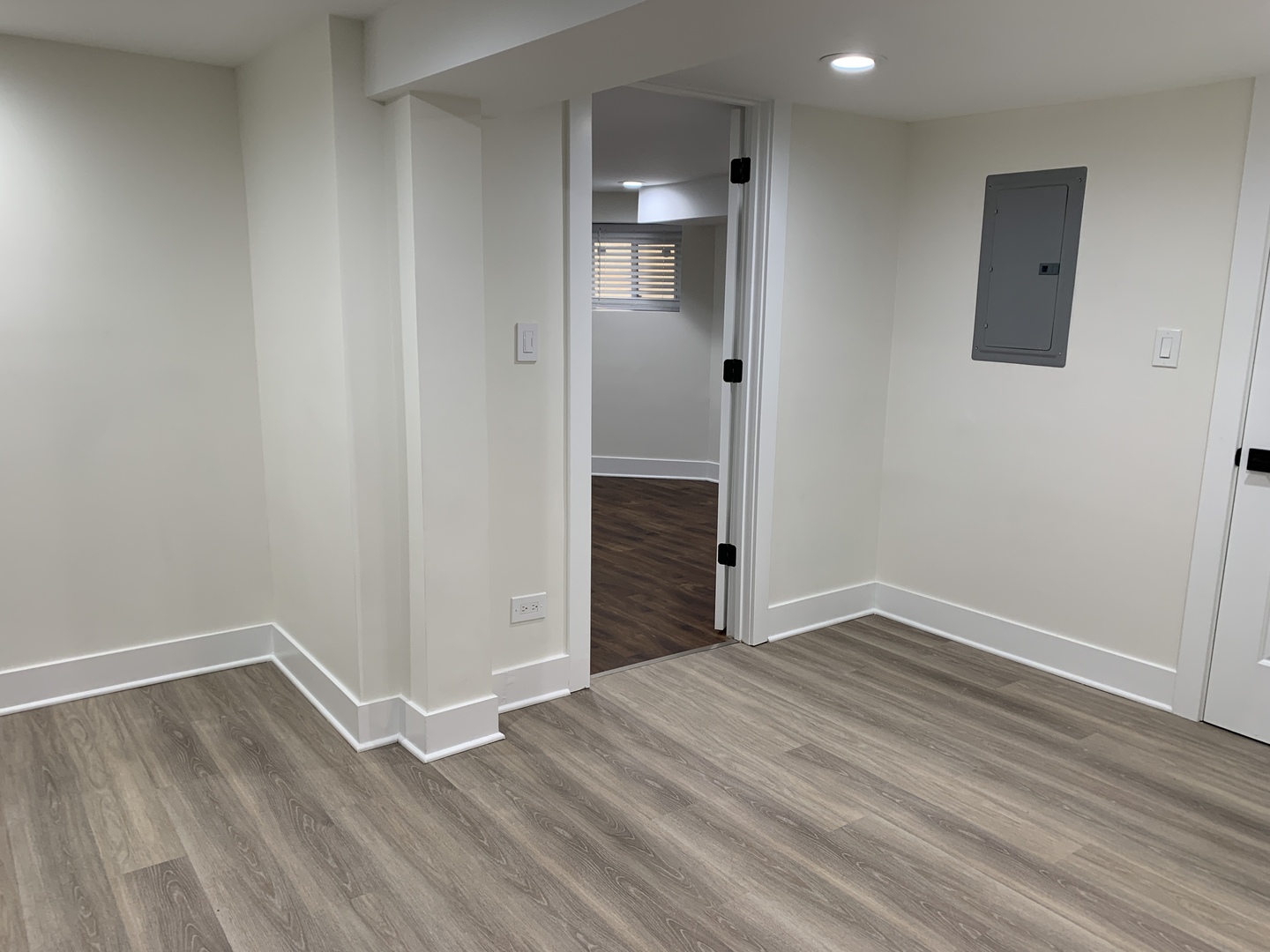 2630 N Fairfield Avenue Unit: 1R