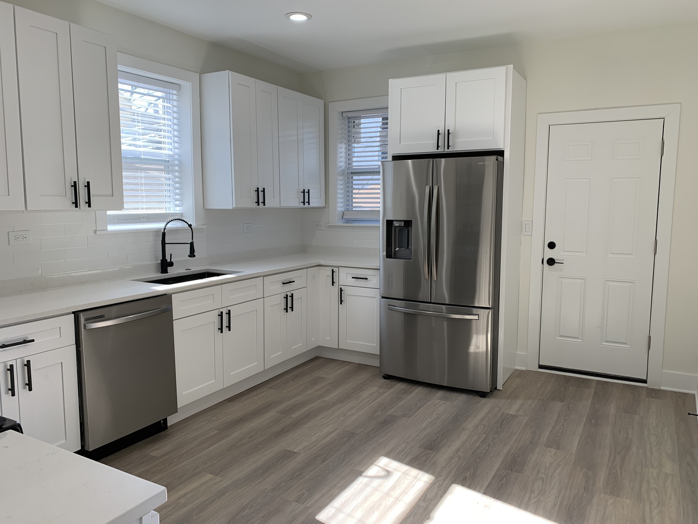 2630 N Fairfield Avenue Unit: 1R