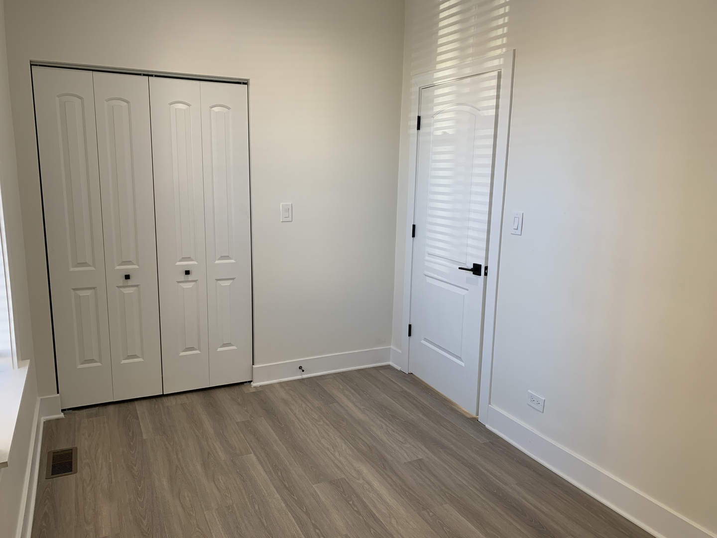 2630 N Fairfield Avenue Unit: 1R