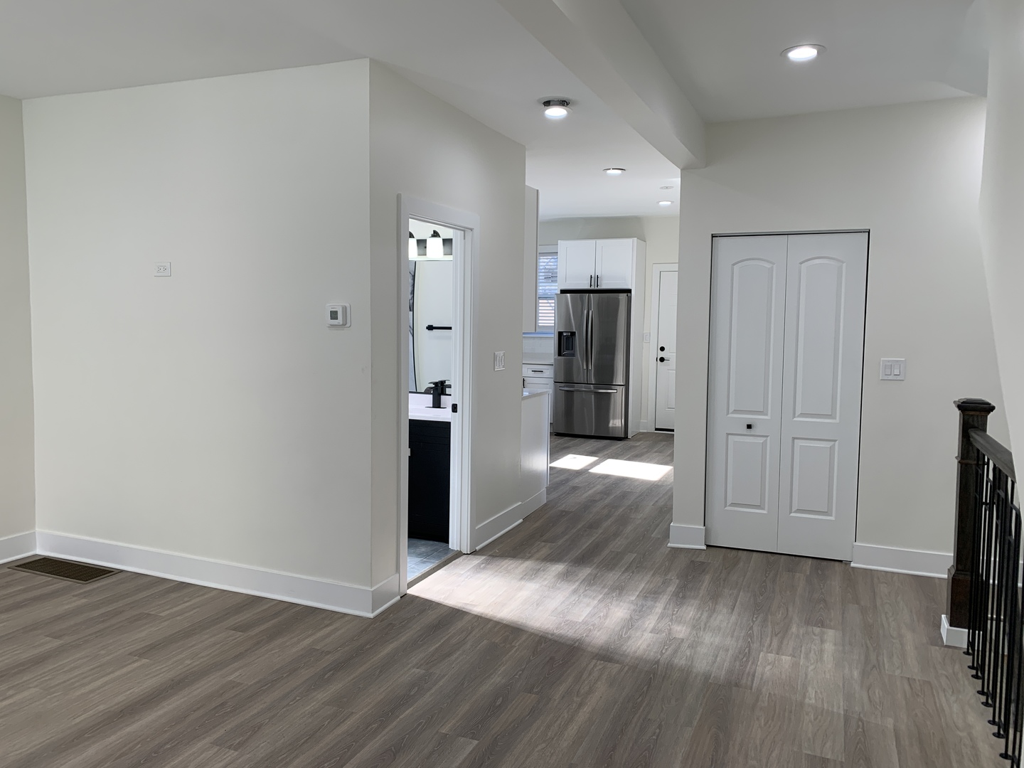 2630 N Fairfield Avenue Unit: 1R