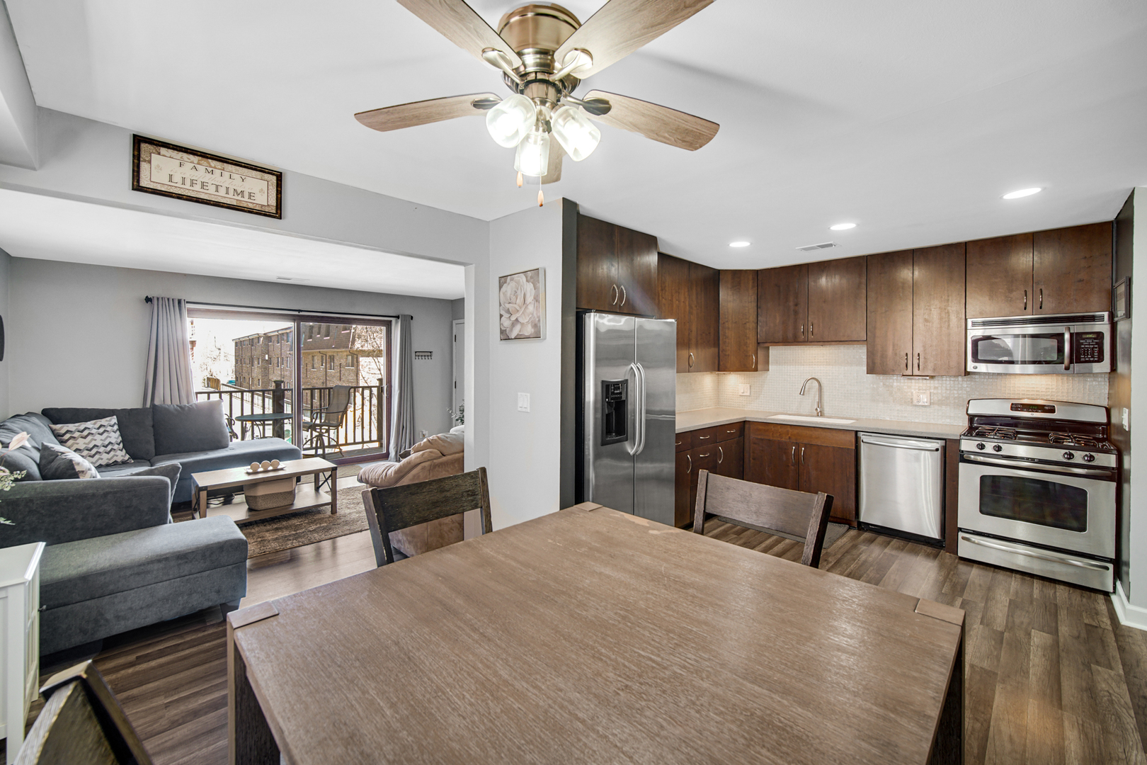 6458 N Northwest Highway Unit: A4