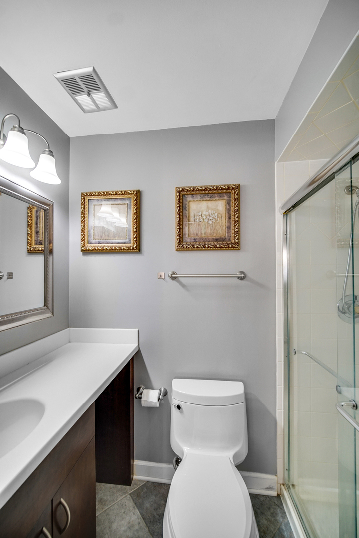 6458 N Northwest Highway Unit: A4