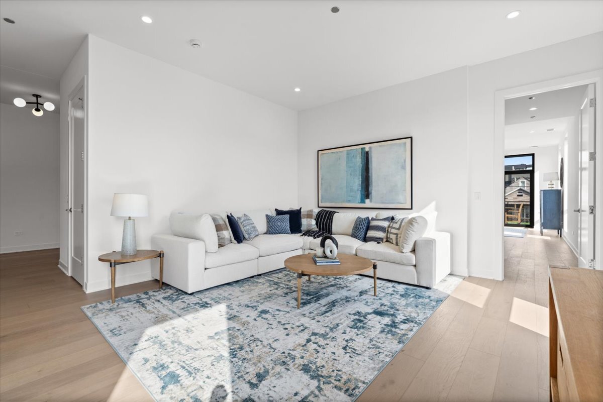 1340 W Chestnut Street Unit: 303