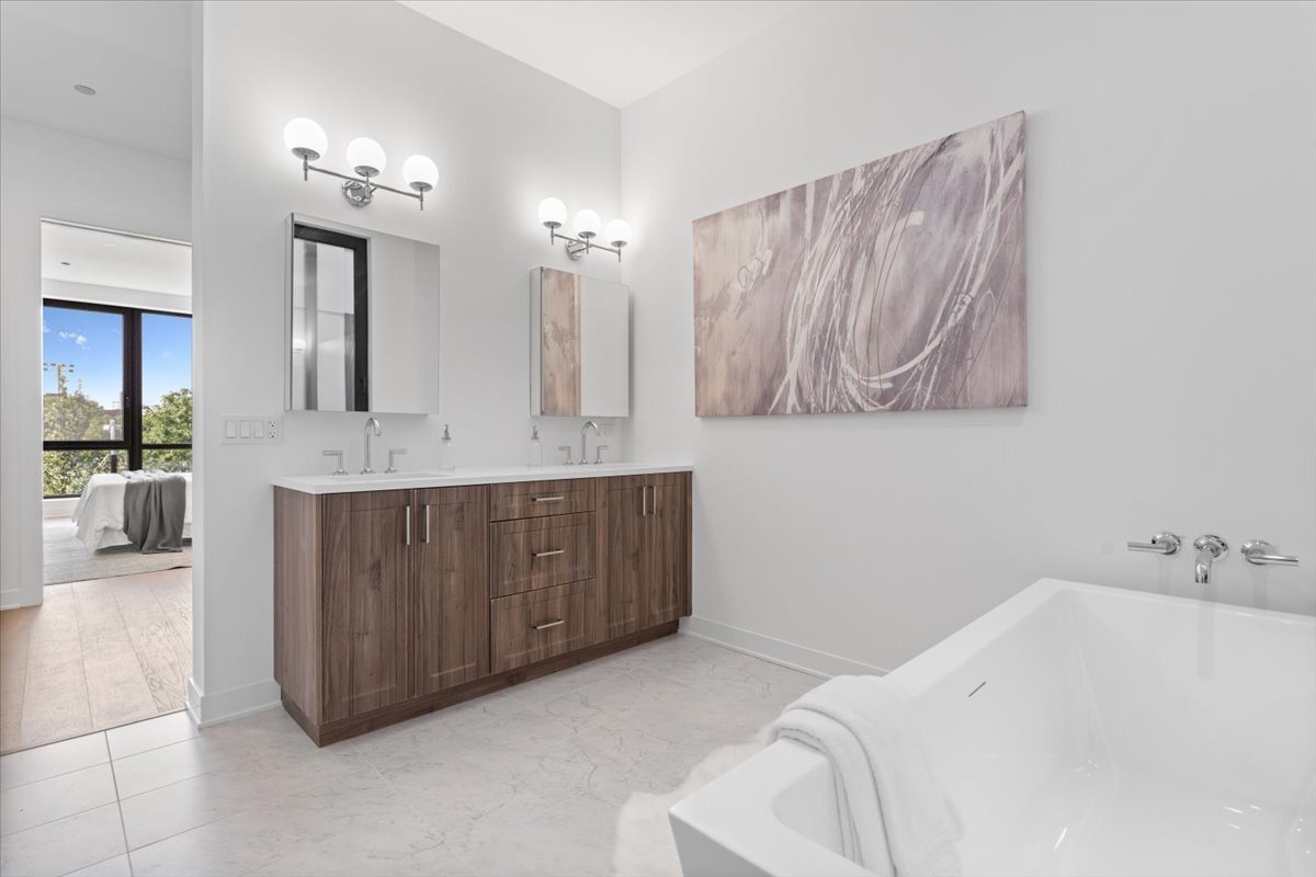 1340 W Chestnut Street Unit: 303