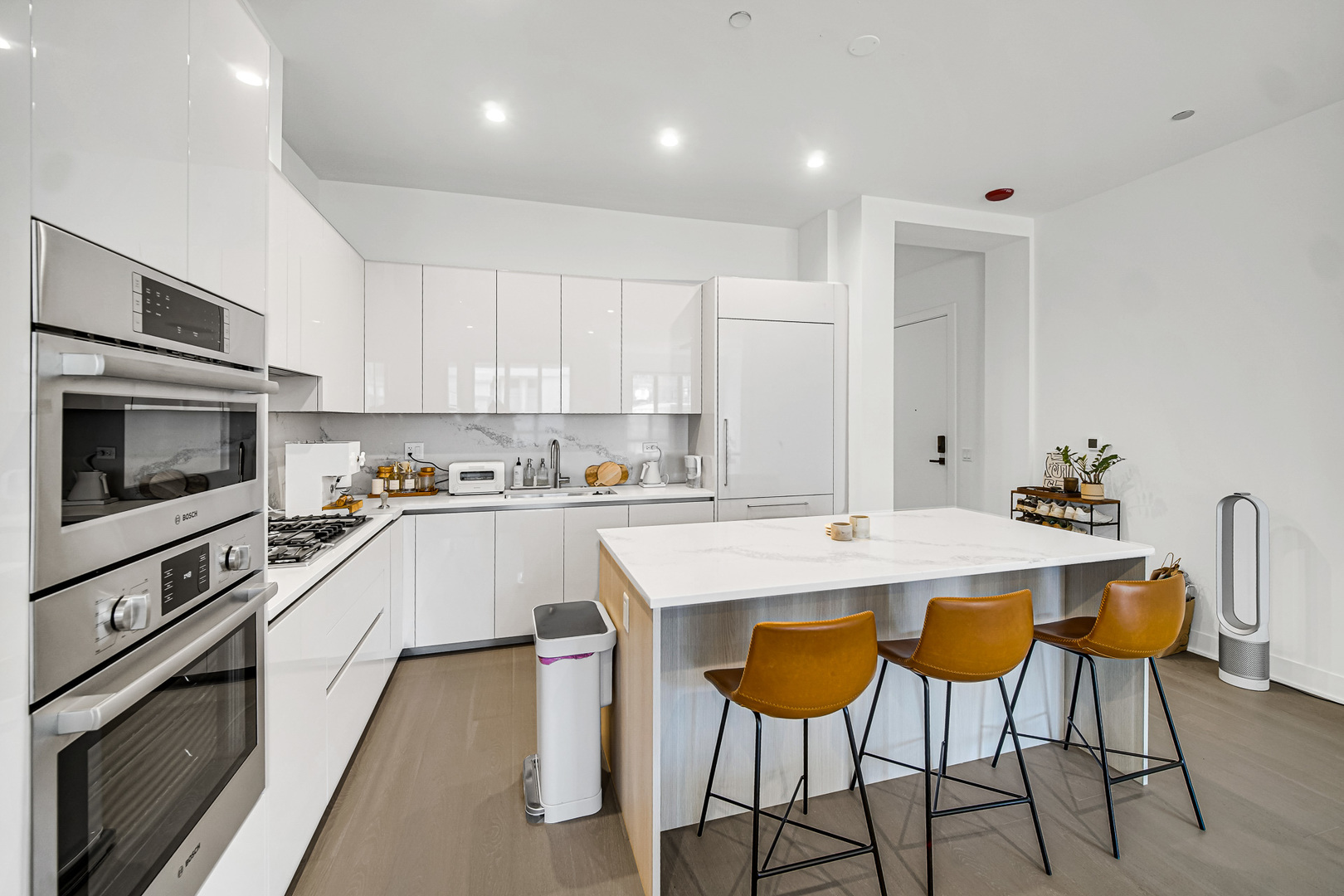 323 S Racine Avenue Unit: 5A