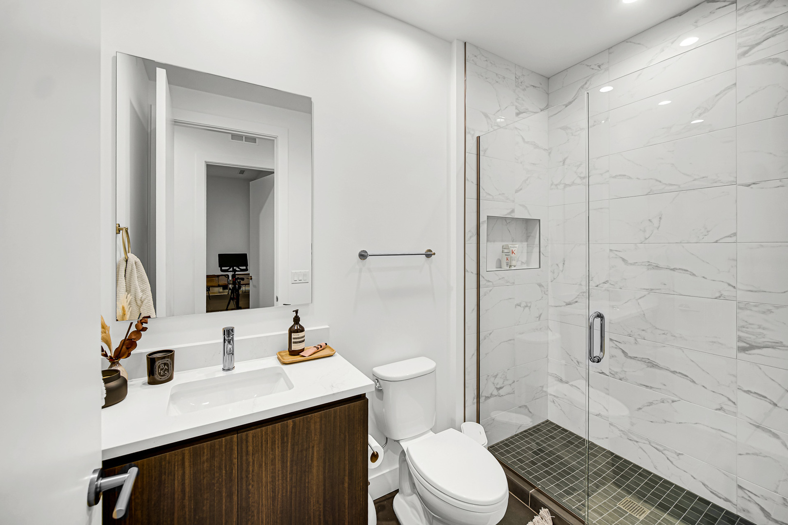 323 S Racine Avenue Unit: 5A