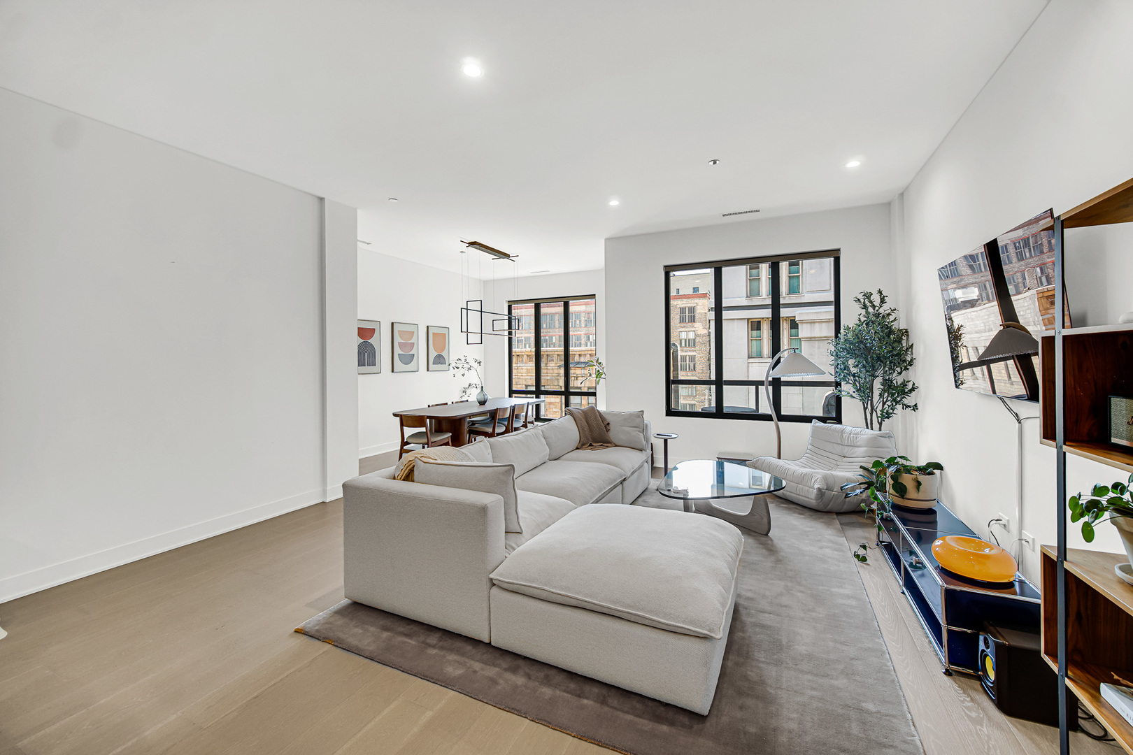 323 S Racine Avenue Unit: 5A