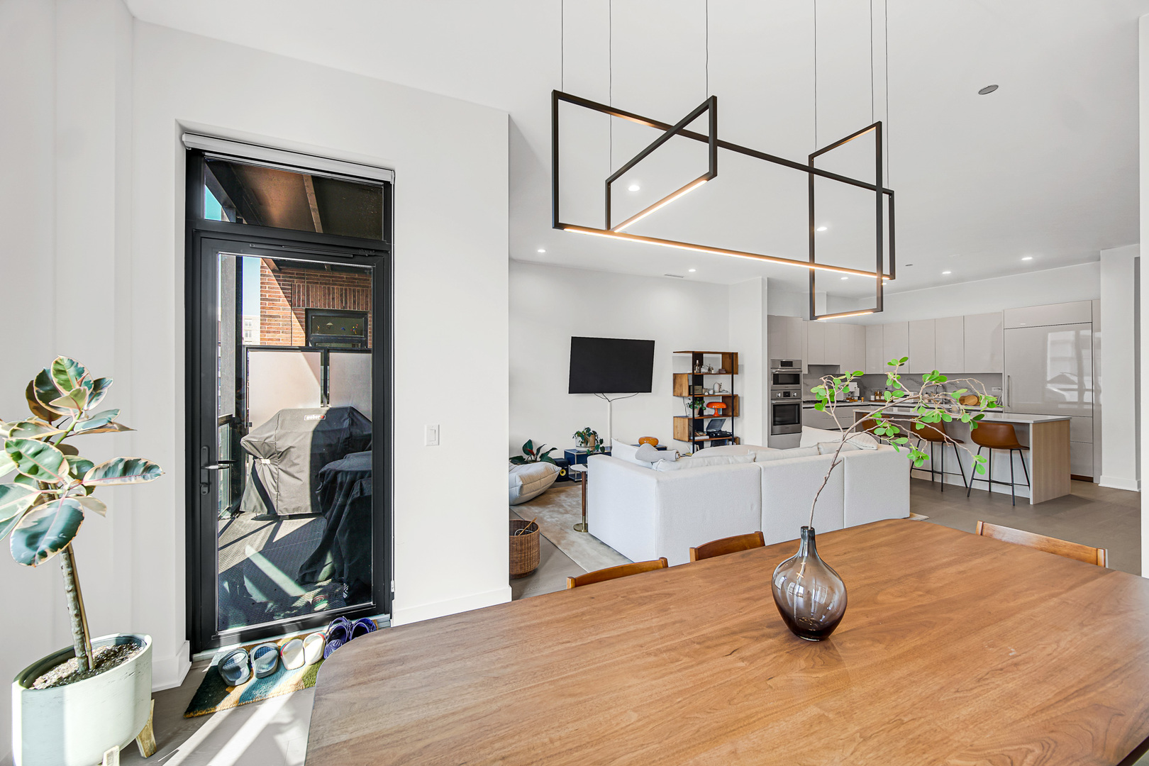 323 S Racine Avenue Unit: 5A