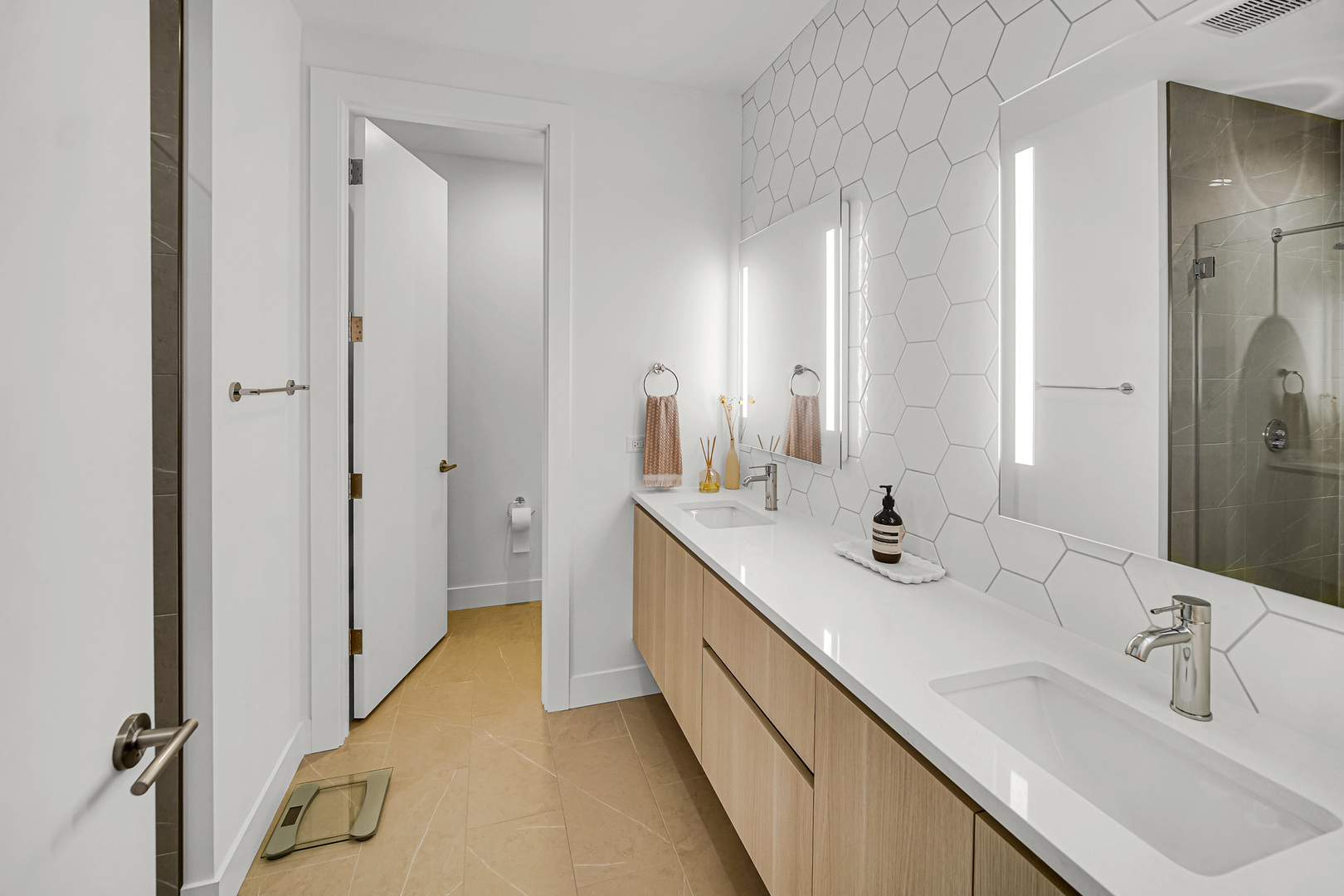 323 S Racine Avenue Unit: 5A