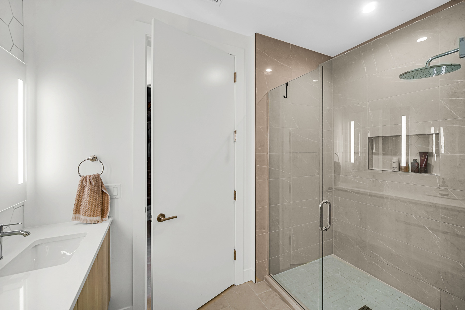 323 S Racine Avenue Unit: 5A