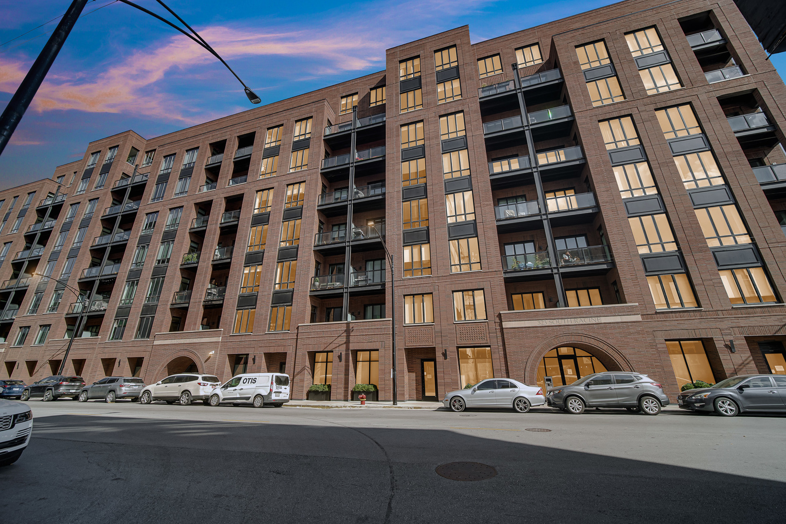 323 S Racine Avenue Unit: 5A