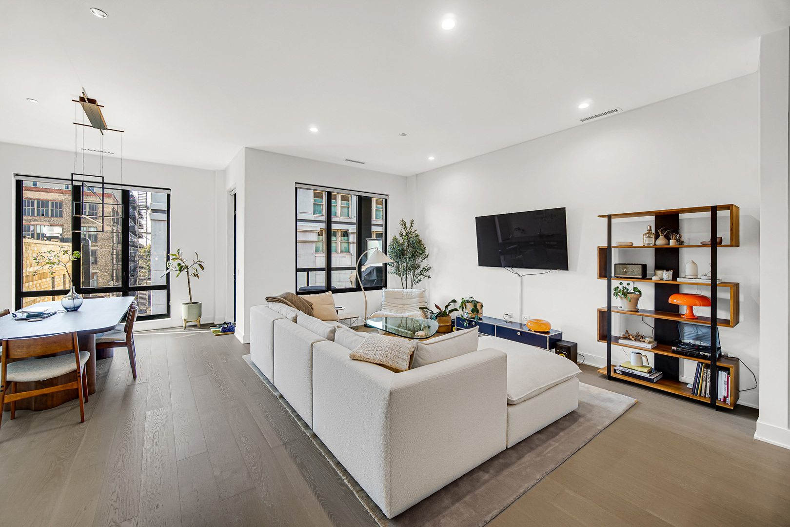 323 S Racine Avenue Unit: 5A