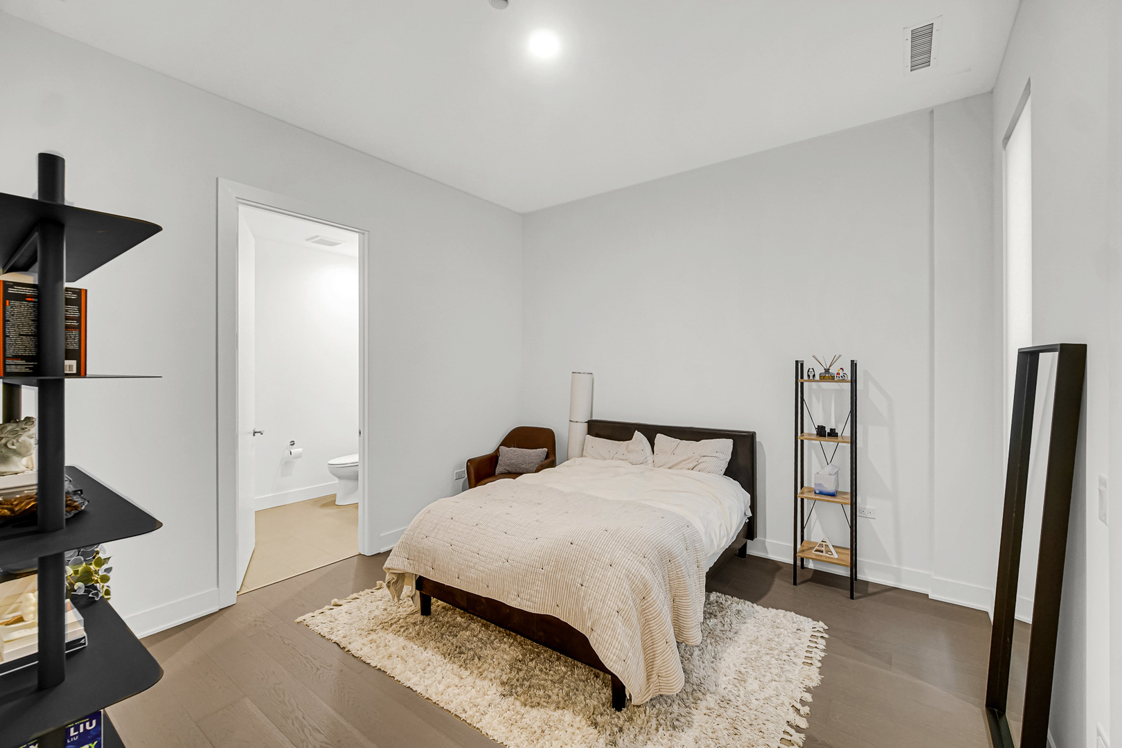 323 S Racine Avenue Unit: 5A