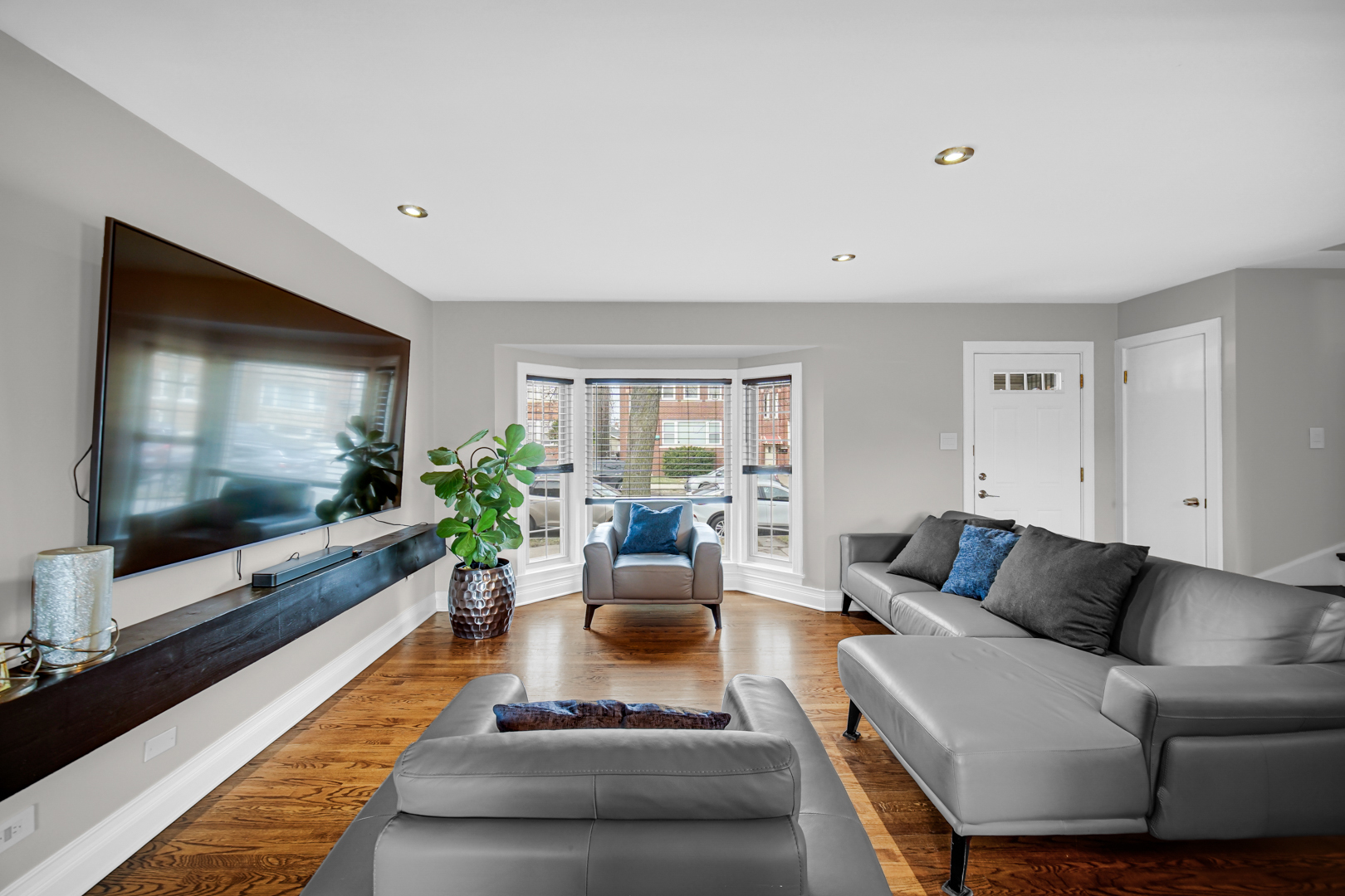 2831 N Austin Avenue