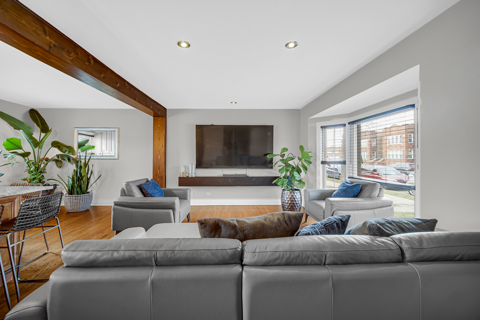 2831 N Austin Avenue