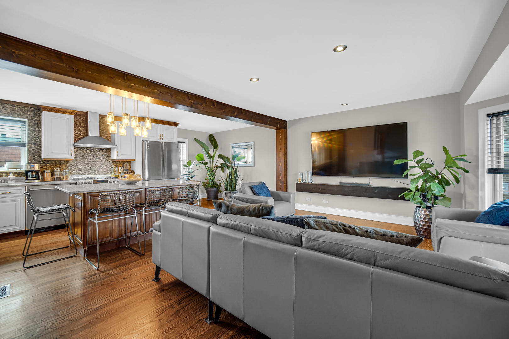 2831 N Austin Avenue