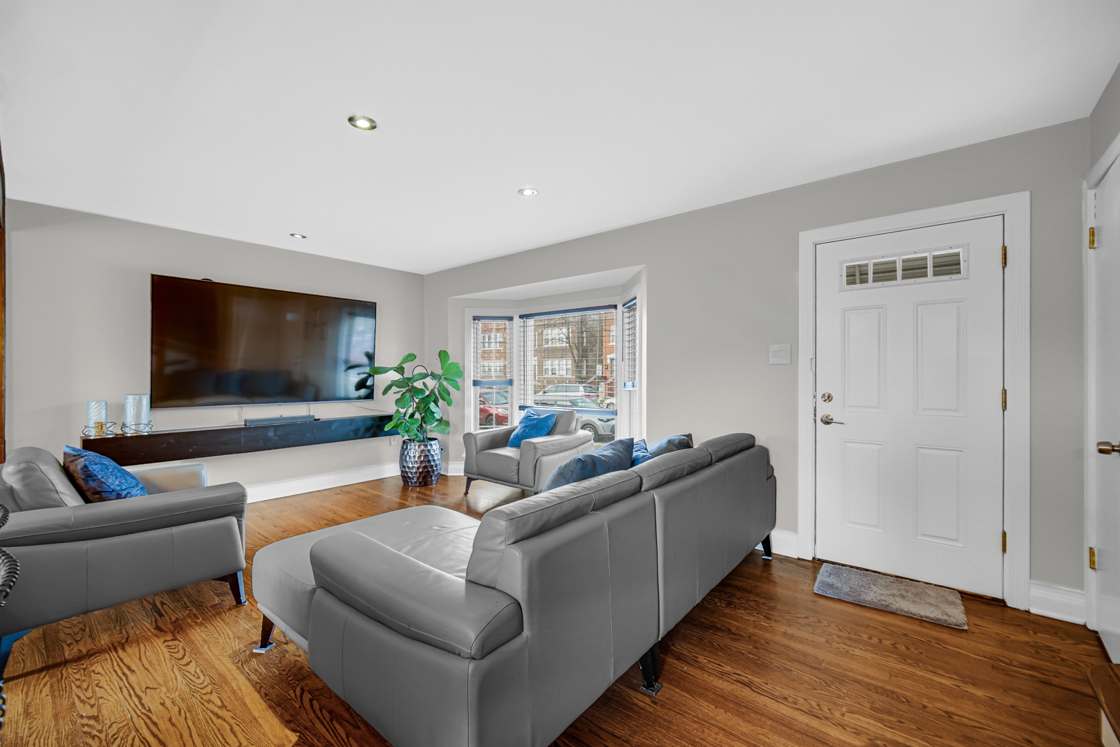 2831 N Austin Avenue