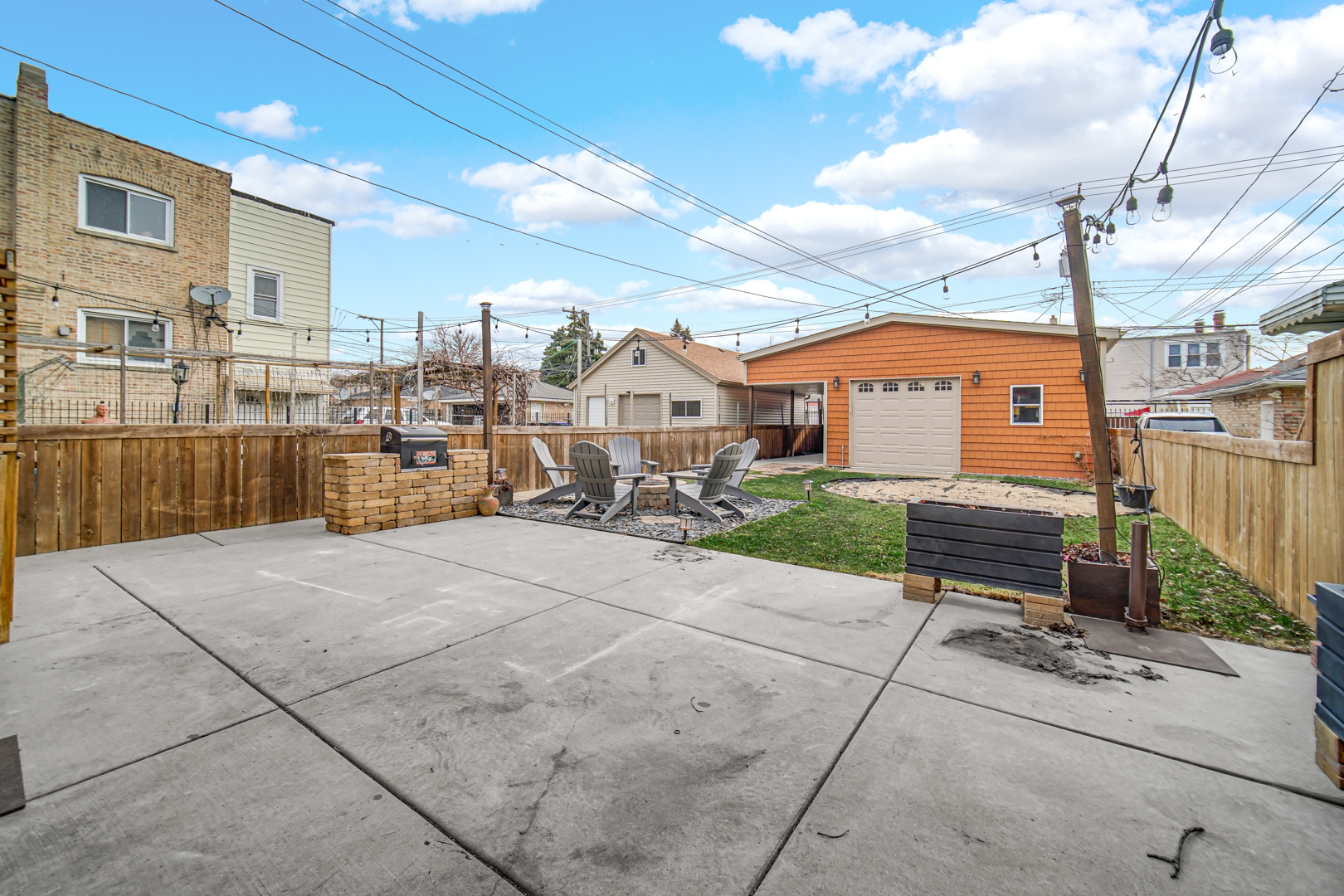 2831 N Austin Avenue