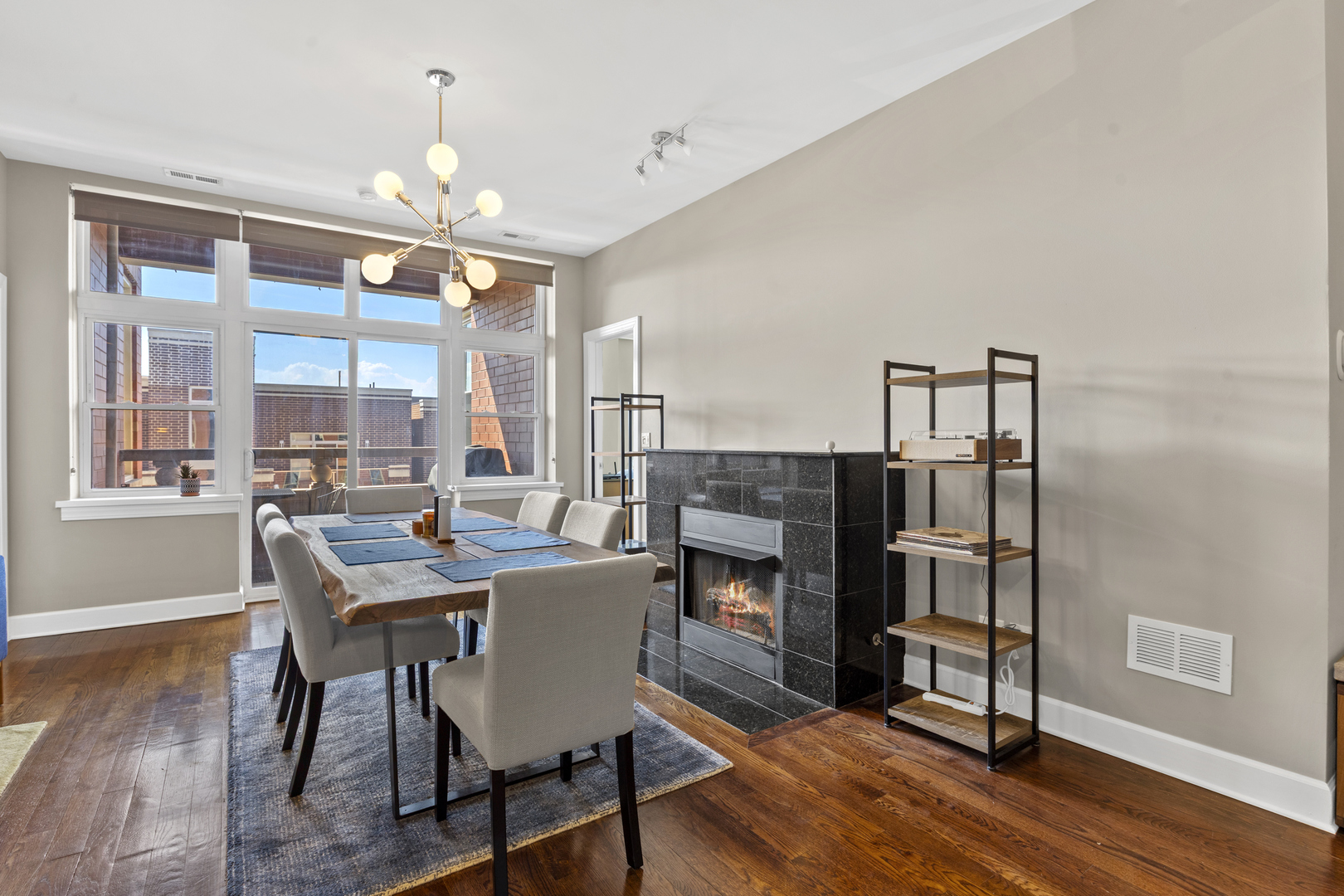 2700 W BELMONT Avenue Unit: 402