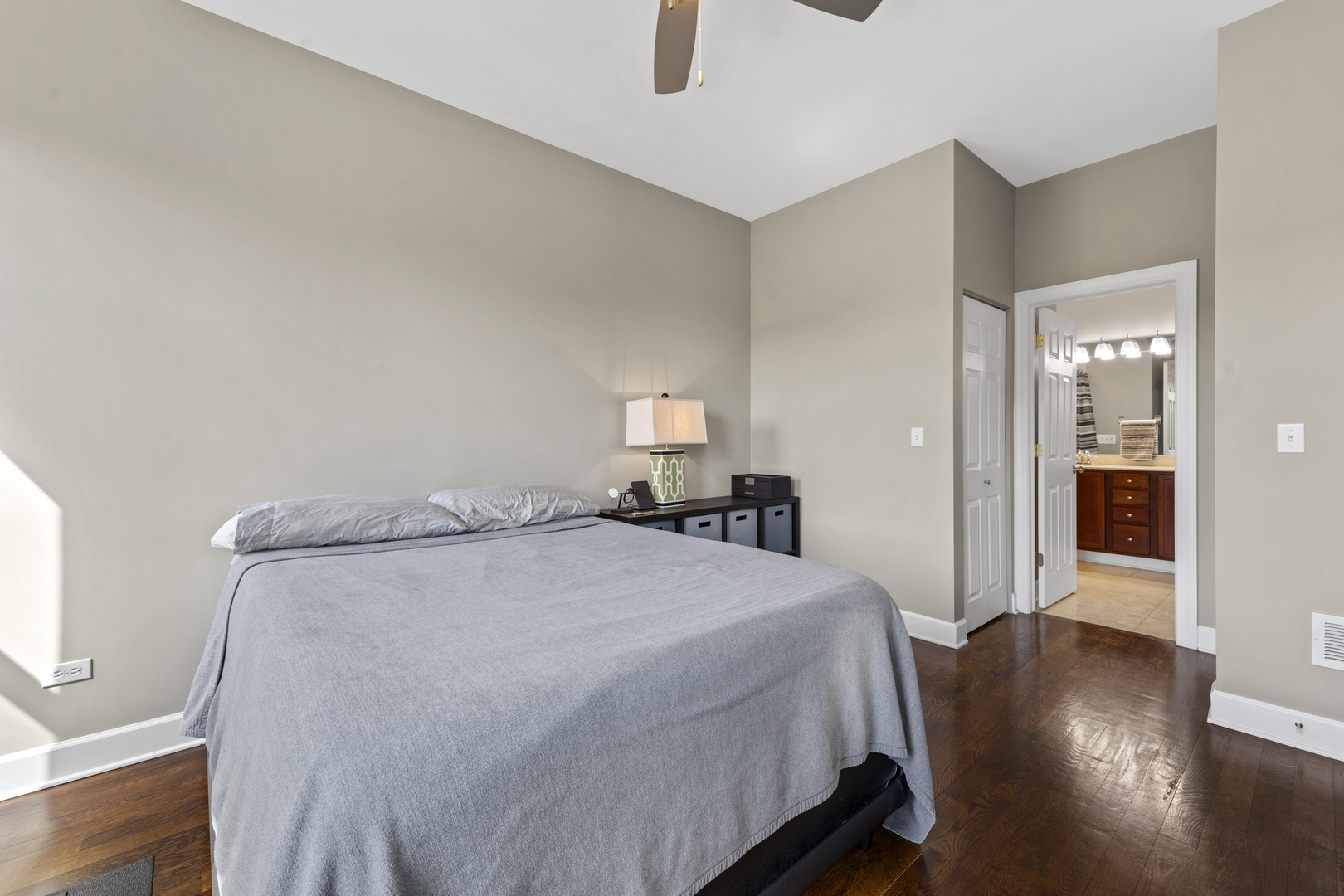 2700 W BELMONT Avenue Unit: 402