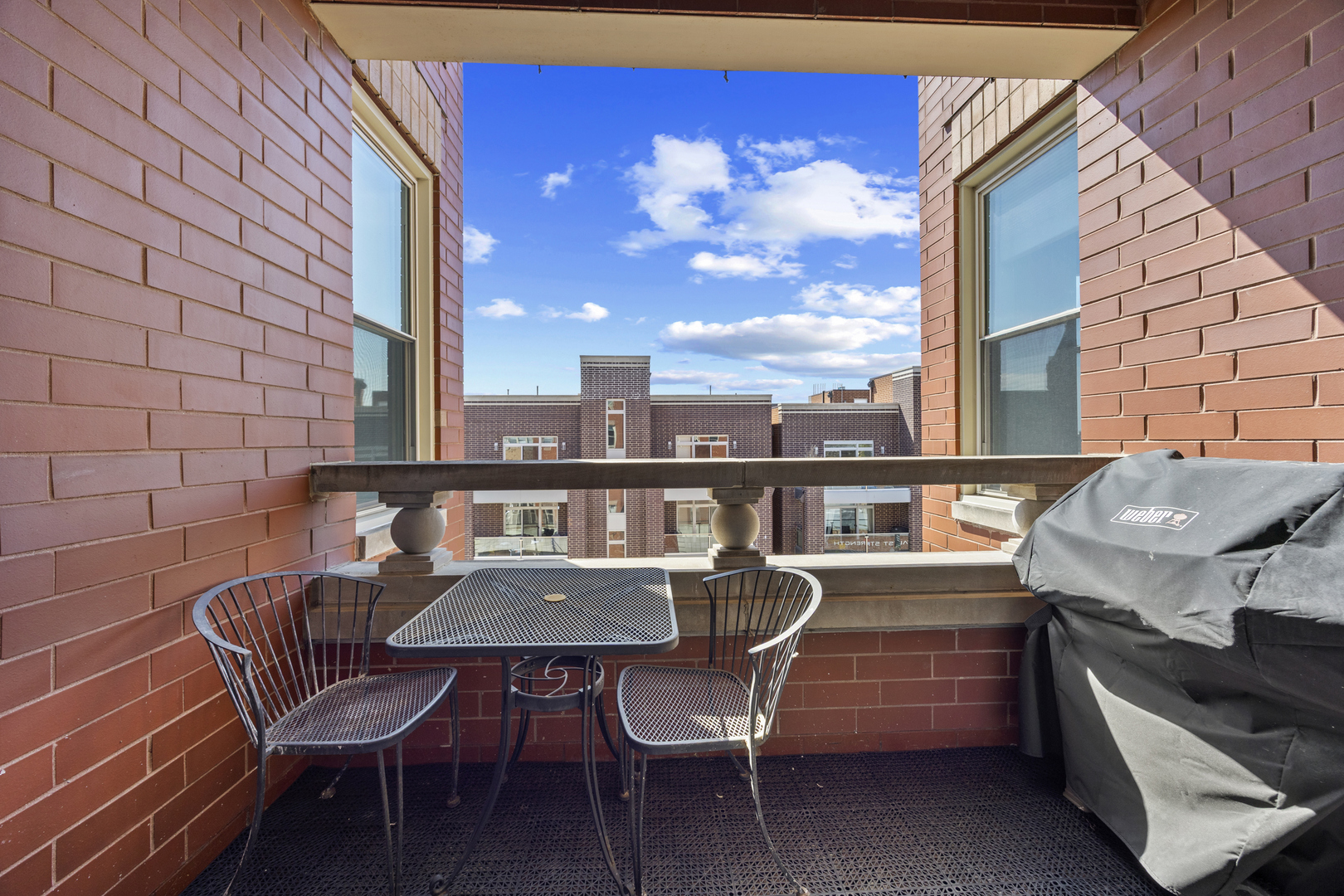 2700 W BELMONT Avenue Unit: 402