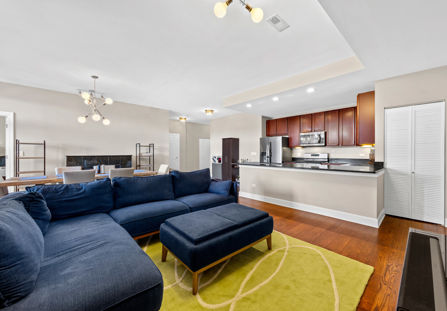2700 W BELMONT Avenue Unit: 402