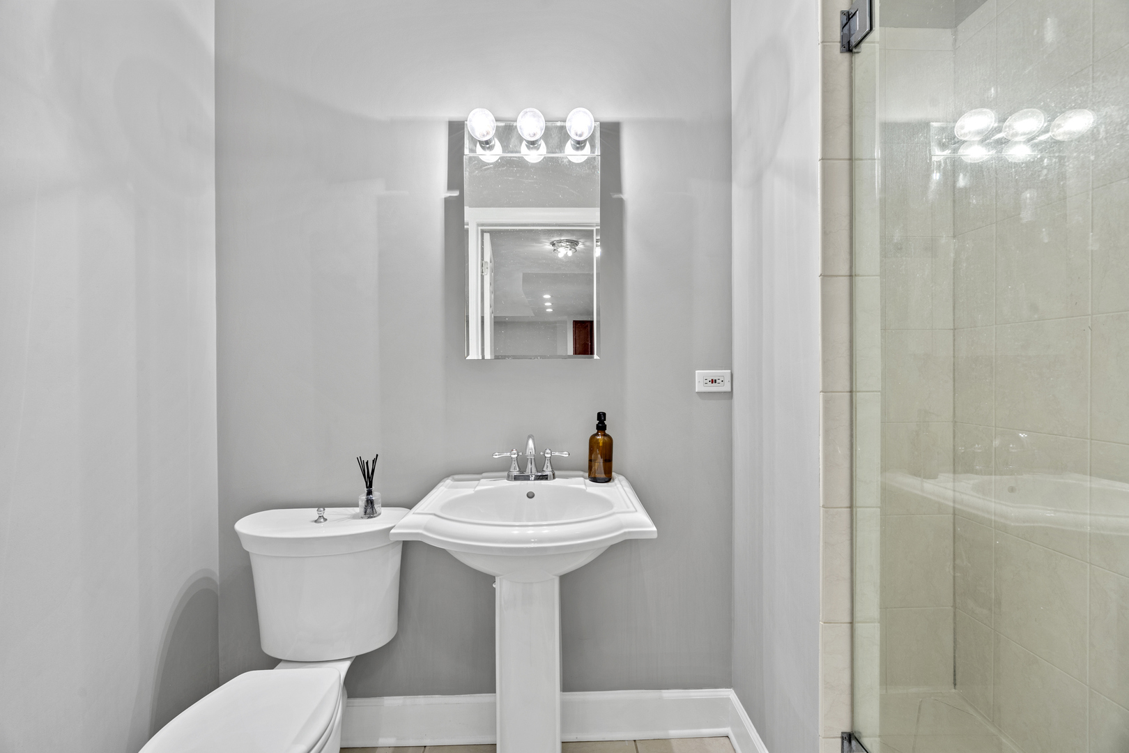 2700 W BELMONT Avenue Unit: 402