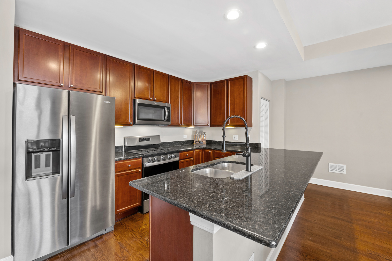 2700 W BELMONT Avenue Unit: 402