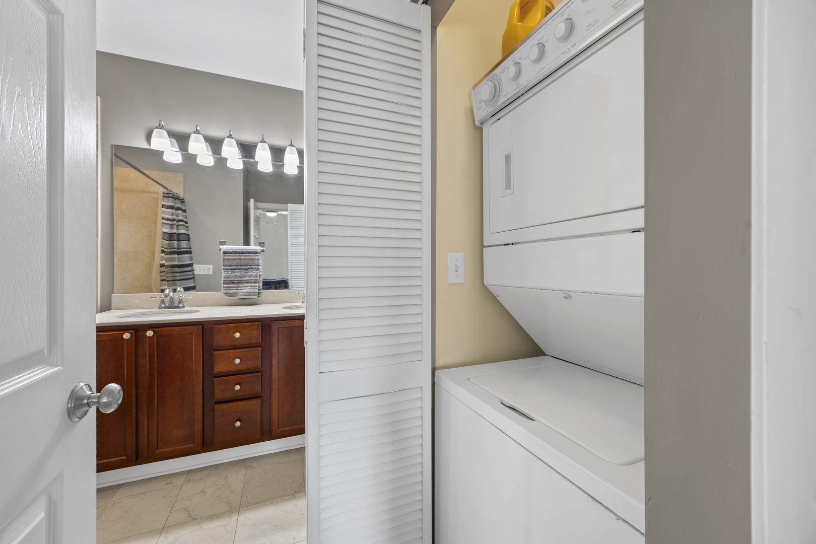 2700 W BELMONT Avenue Unit: 402