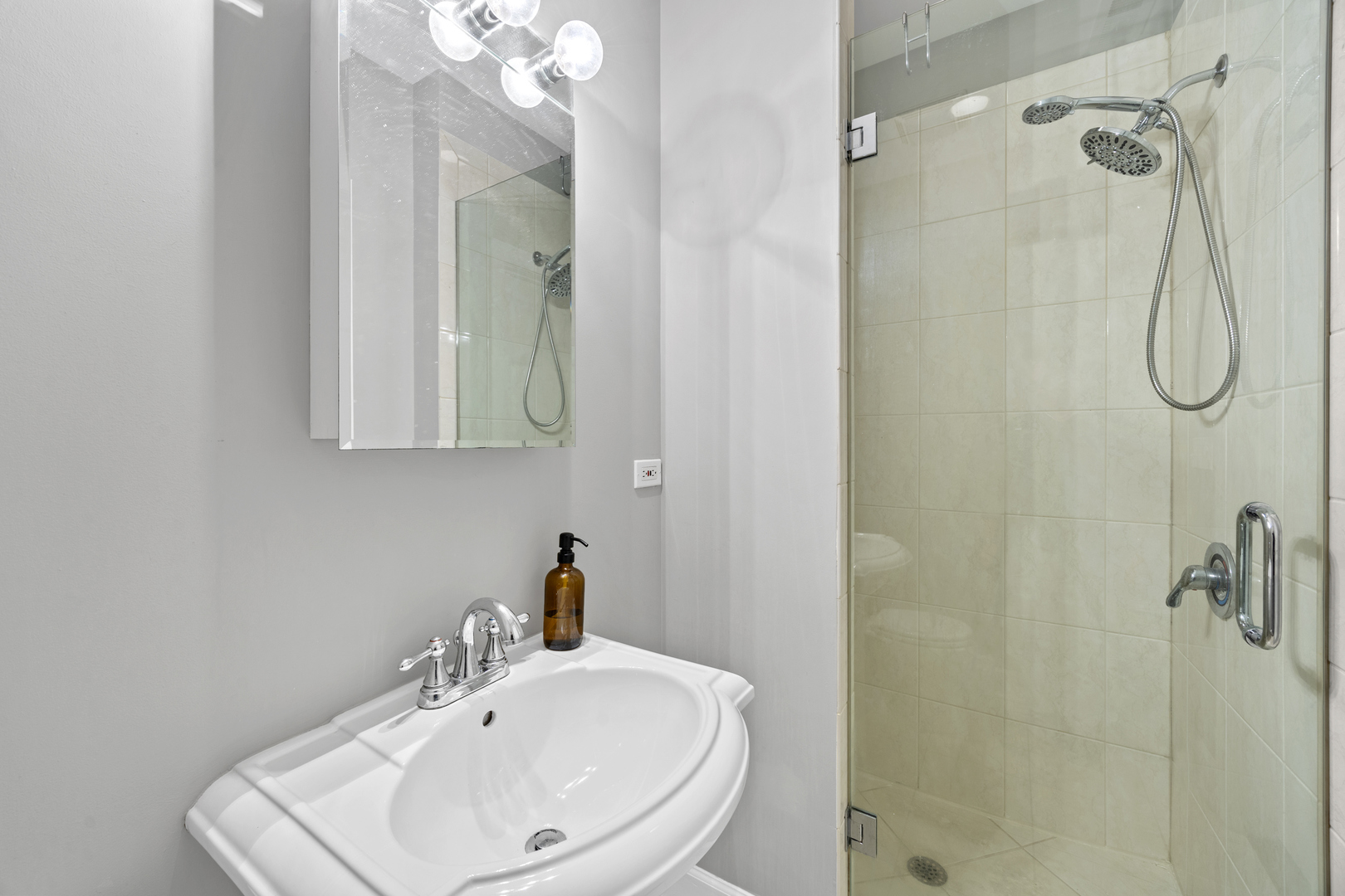 2700 W BELMONT Avenue Unit: 402