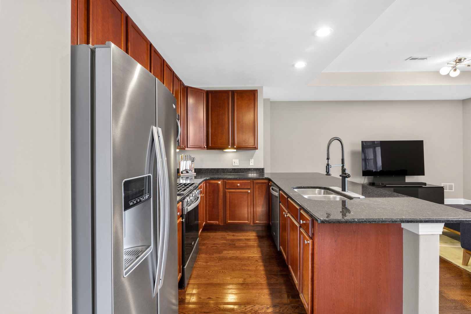 2700 W BELMONT Avenue Unit: 402