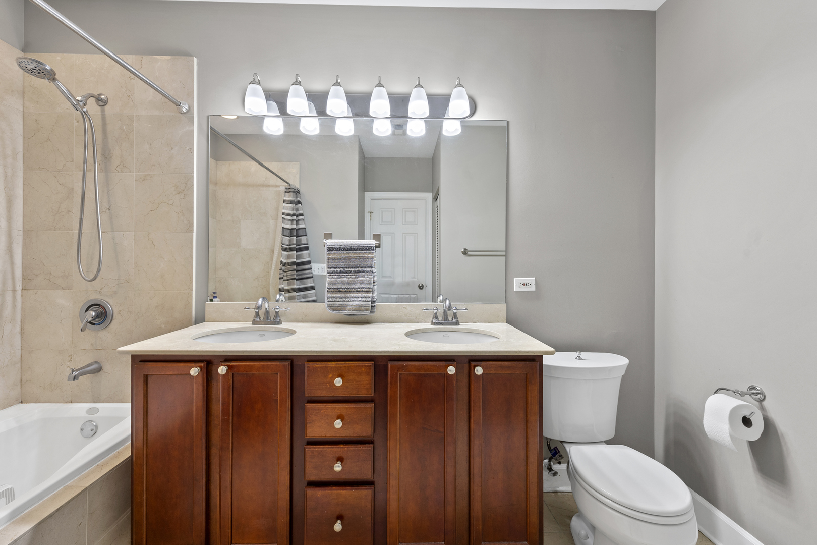2700 W BELMONT Avenue Unit: 402