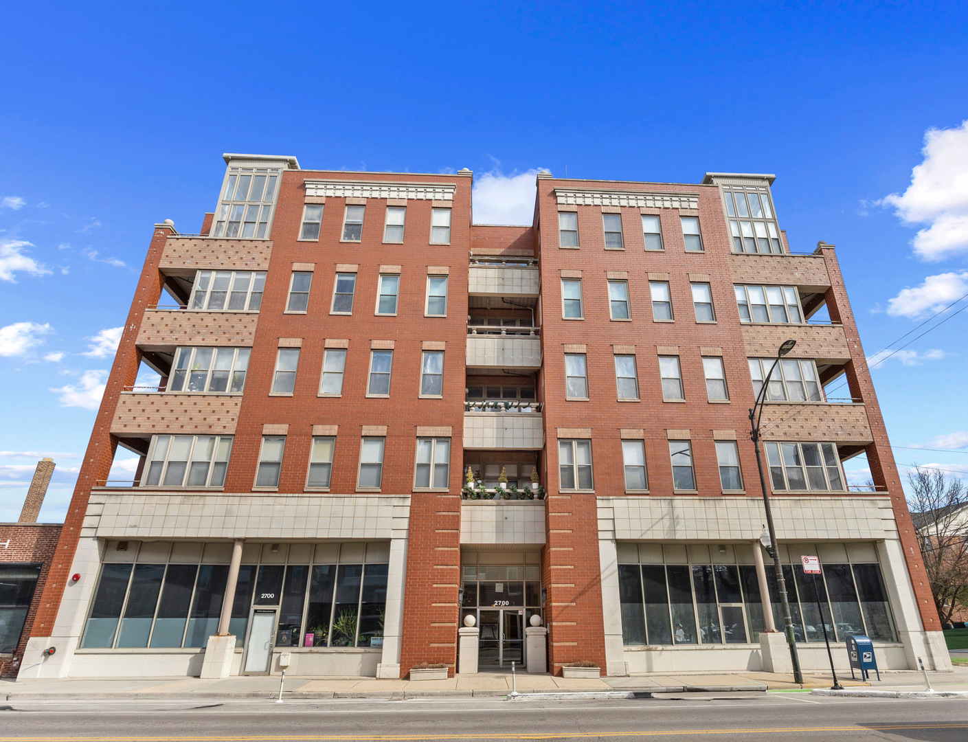 2700 W BELMONT Avenue Unit: 402