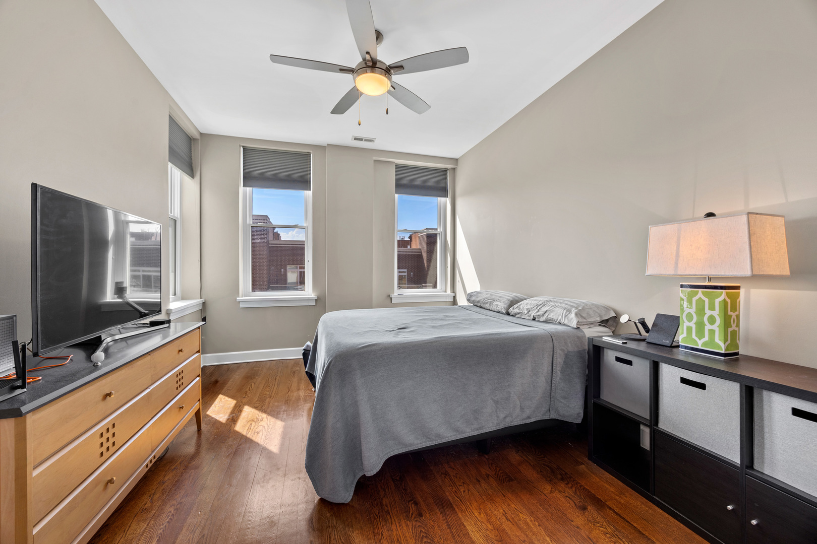 2700 W BELMONT Avenue Unit: 402
