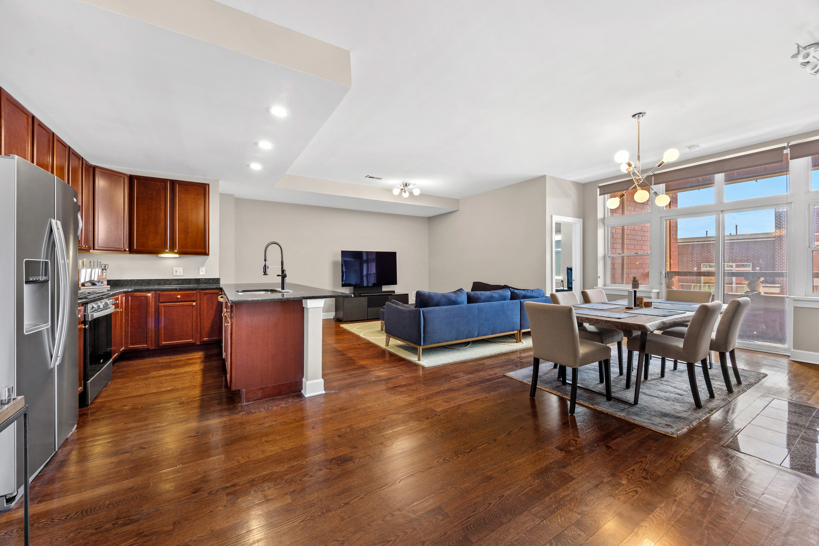 2700 W BELMONT Avenue Unit: 402