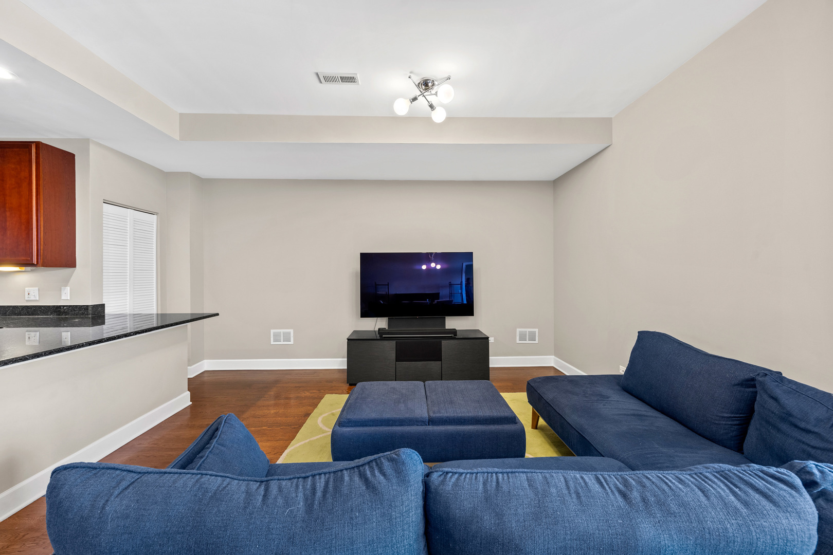 2700 W BELMONT Avenue Unit: 402