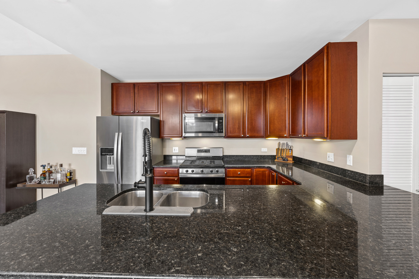 2700 W BELMONT Avenue Unit: 402